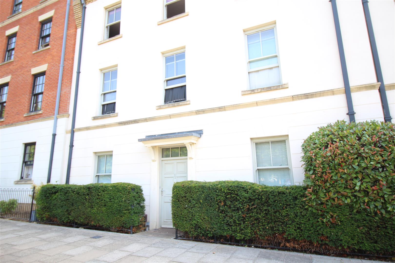 FANTASTIC FIRST TIME BUYER OR INVESTOR OPPORTUNITY!<br/><br/>Stratfords are pleased to present this fantastic 2 bedroom ground floor apartment situated in the sought after area of UPTON. Originally built by Paul Newman Homes the property boasts wonderful